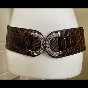 Expandable wide belt